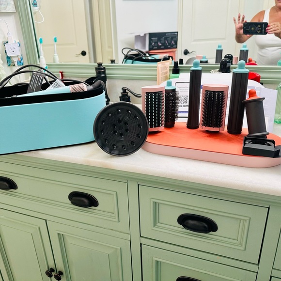 SOLD!!! Dyson airwrap - limited edition- color pop - like new - Picture 2 of 12